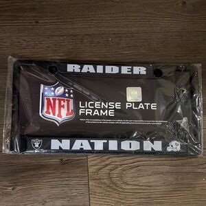 🆕 NFL Las Vegas Raiders Metal License Plate Frame. New in package! 💥💥